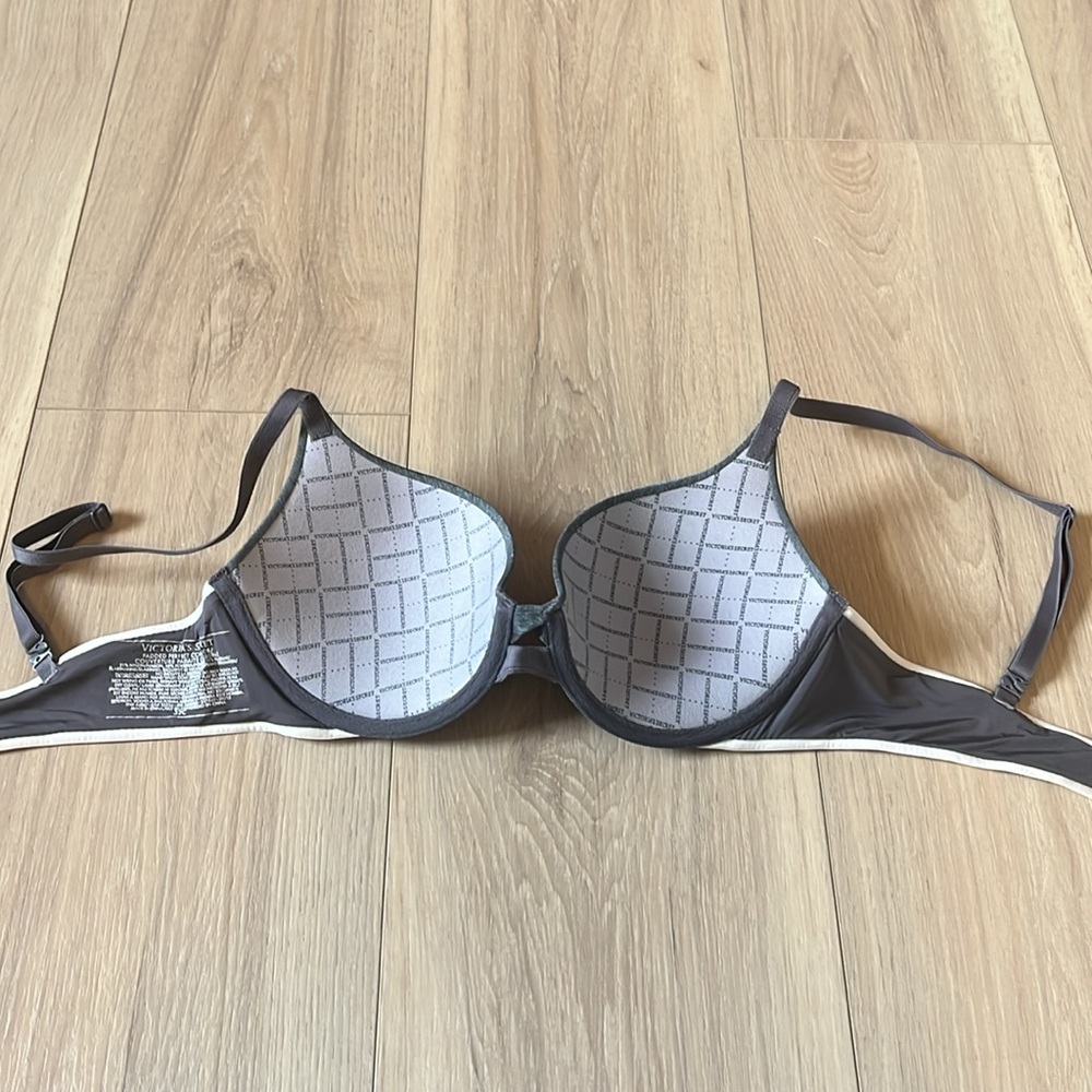 Victoria Secret Bra - Picture 5 of 10